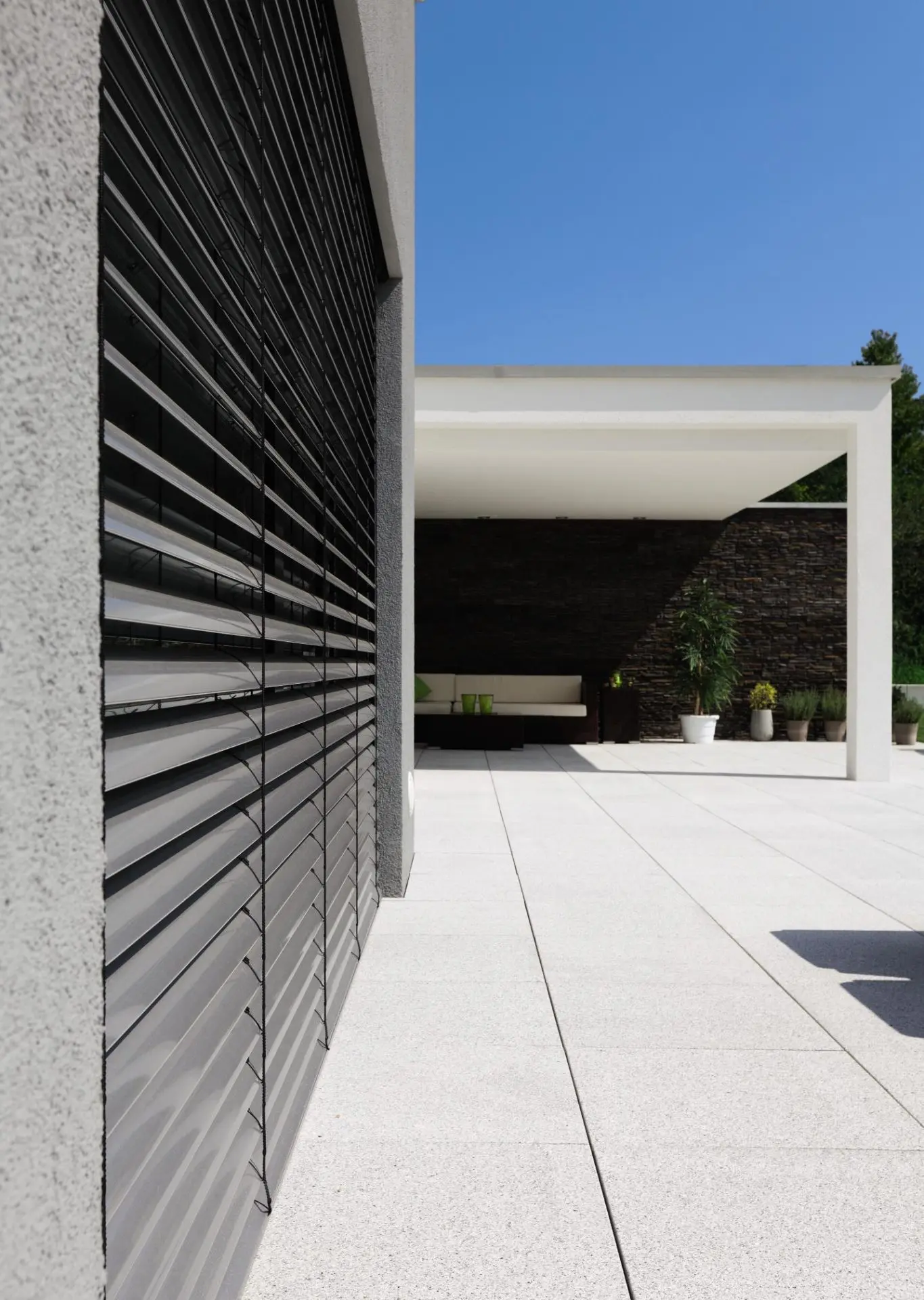 Un brise soleil orientable Griesser installé par Moyse 3D