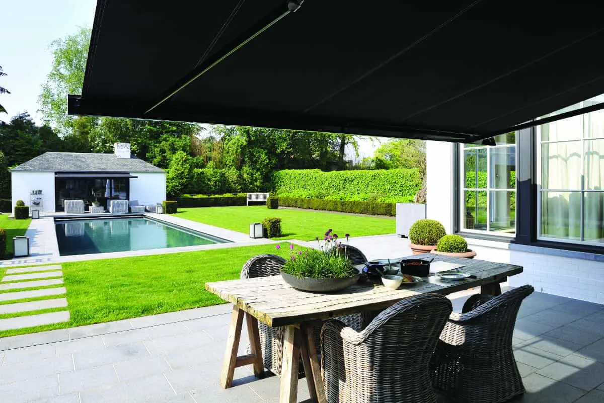 Un store banne installé par Moyse 3D